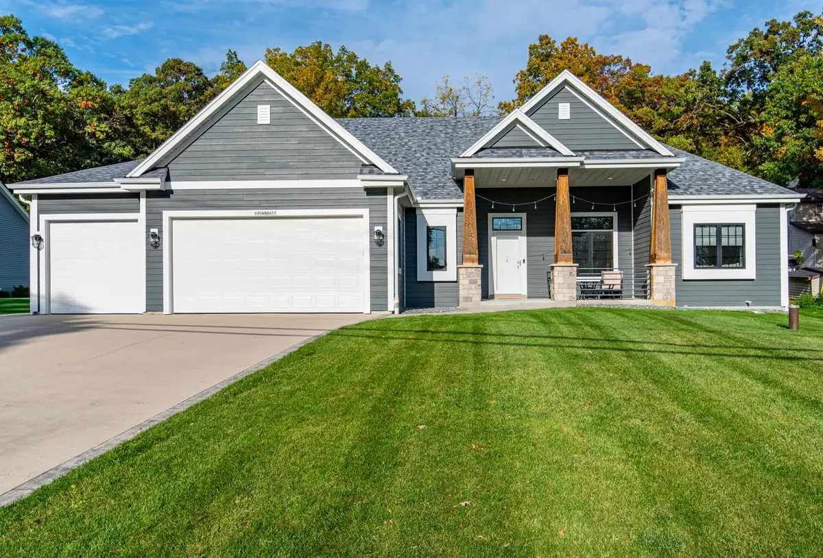 W304N2477 Maple AVENUE, Pewaukee, WI 53072 - #1