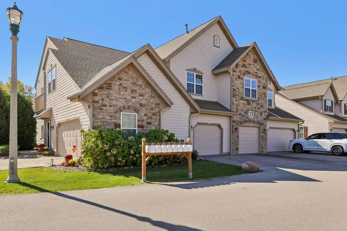 8673 S Roxbury WAY, Oak Creek, WI 53154 - #1