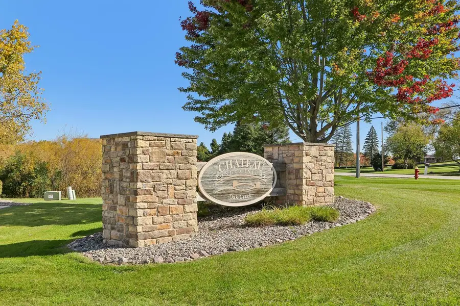 8673 S Roxbury WAY, Oak Creek, WI 53154 - #3