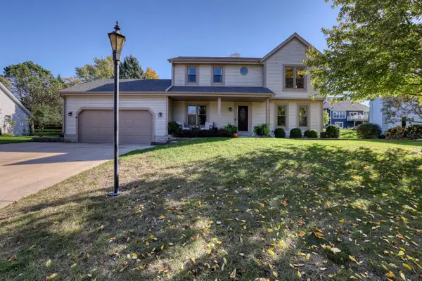 444 Cheshire LANE, Pewaukee, WI 53072