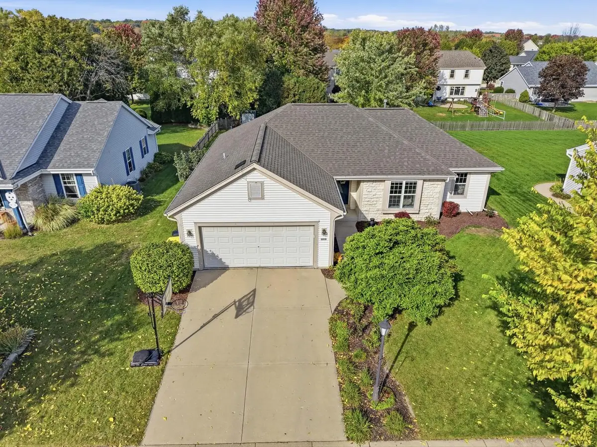 3909 Stillwater CIRCLE, Waukesha, WI 53189 - #1