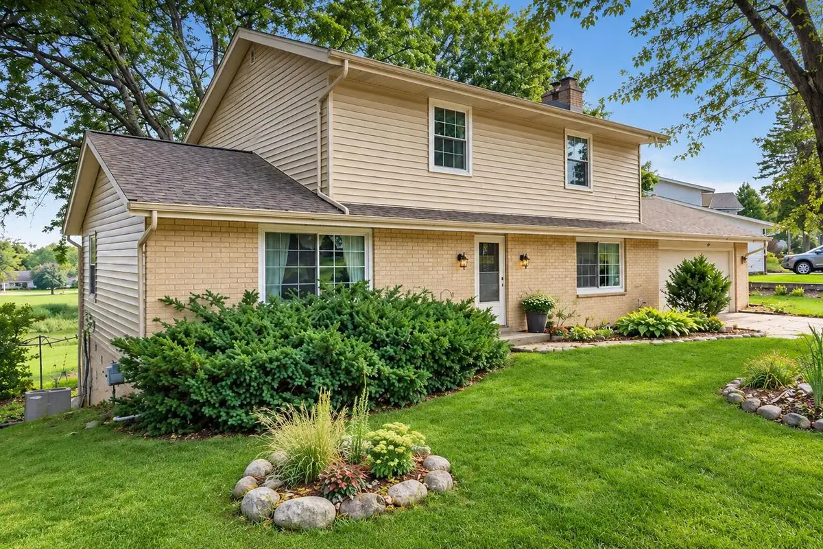 2721 Minot LANE, Waukesha, WI 53188 - #1
