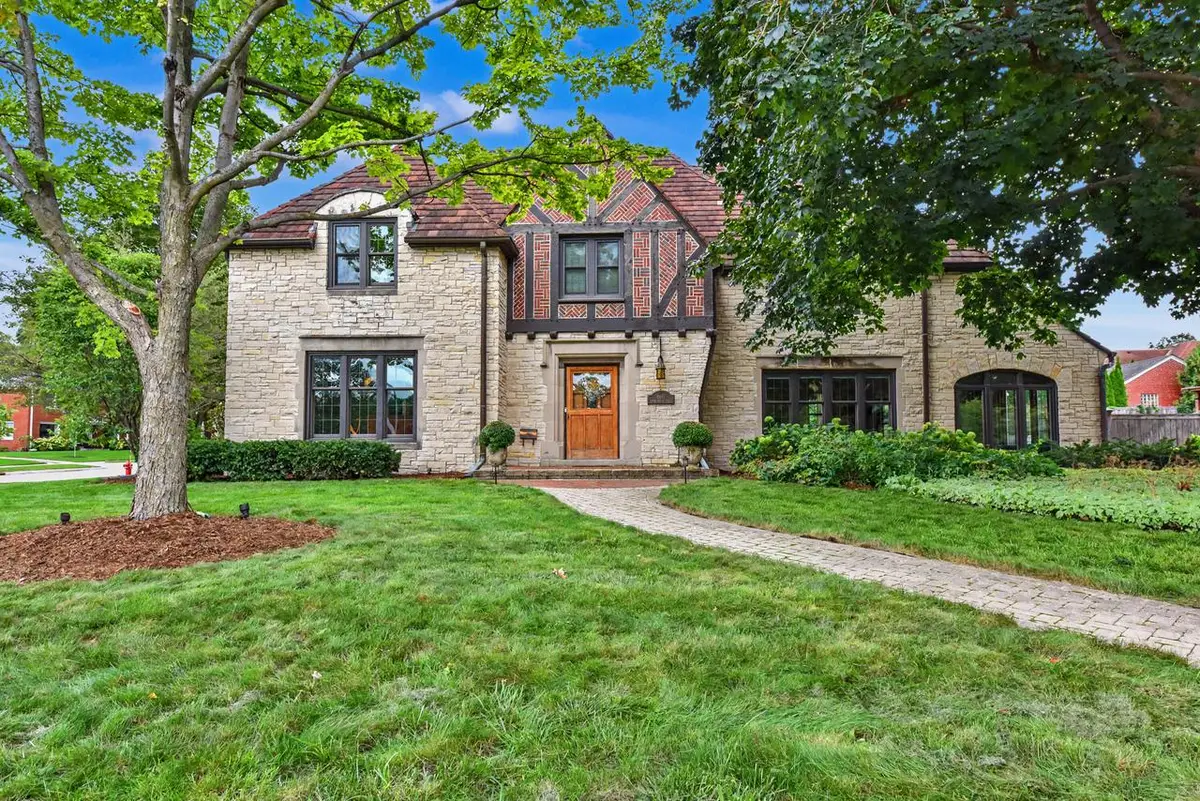 660 N Honey Creek PARKWAY, Wauwatosa, WI 53213 - #1