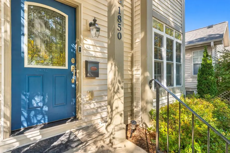 1850 E Fernwood AVENUE, Milwaukee, WI 53207 - #2