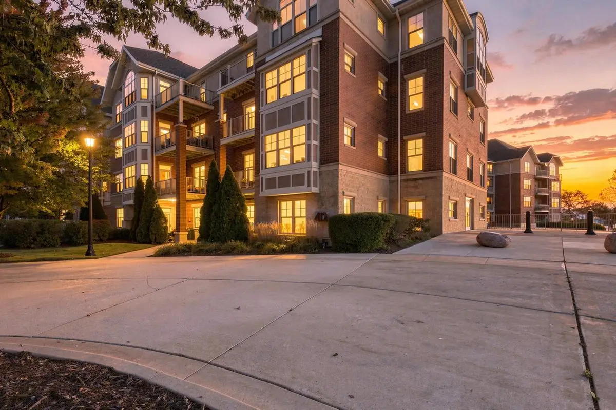 4120 S Lake DRIVE #453, Saint Francis, WI 53235 - #1