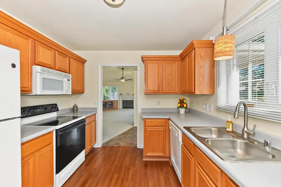 5152 S Hidden DRIVE, Greenfield, WI 53221 - #3