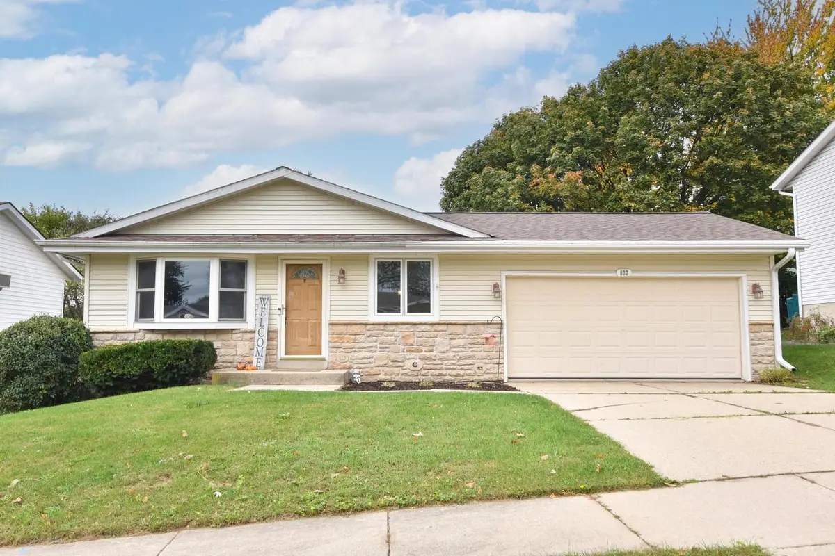 822 Kings Ridge COURT W, West Bend, WI 53090 - #1