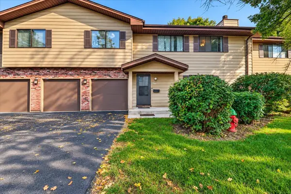 8050 W Manor CIRCLE, Milwaukee, WI 53223