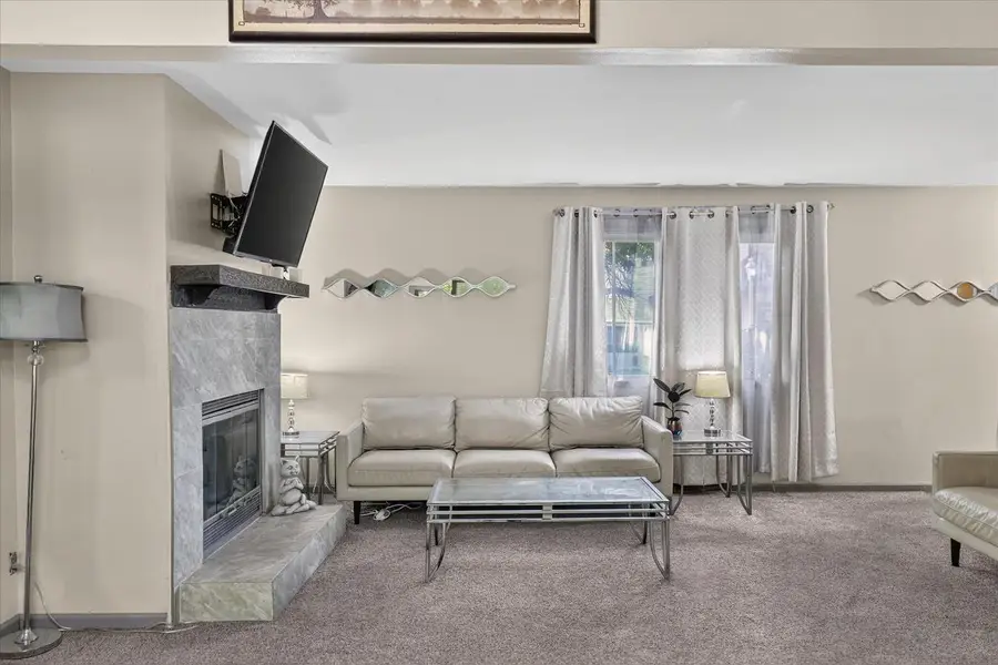 8050 W Manor CIRCLE, Milwaukee, WI 53223 - #3