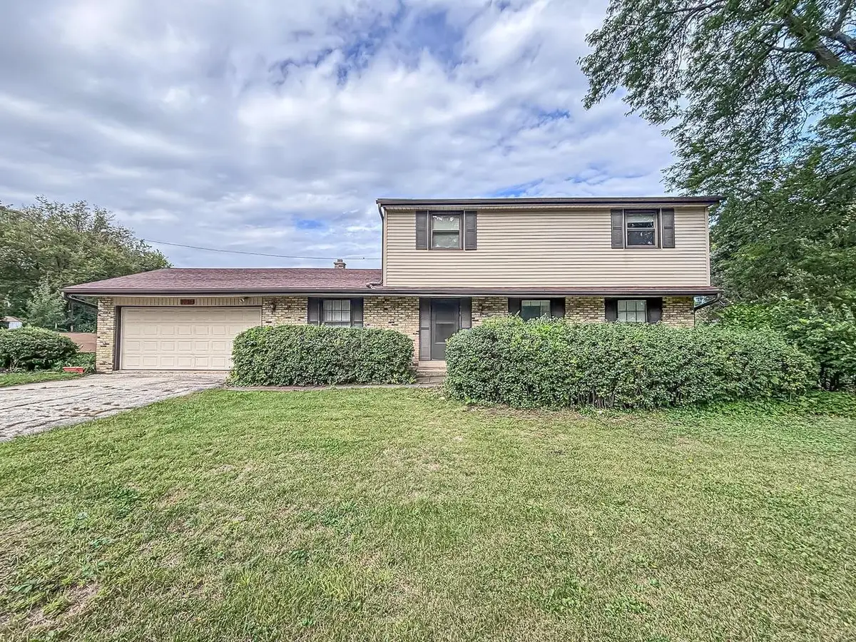 2214 Avalon DRIVE, Waukesha, WI 53186 - #1