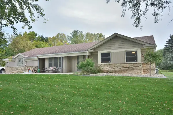 S36W27855 Robin Hill CIRCLE, Waukesha, WI 53189