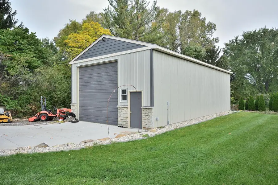 S36W27855 Robin Hill CIRCLE, Waukesha, WI 53189 - #2