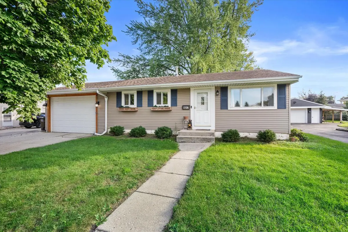 9017 Hulda DRIVE, Sturtevant, WI 53177 - #1