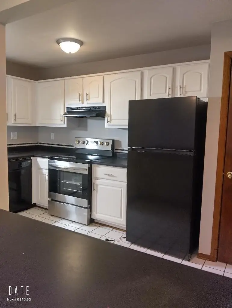 5278 Somerset LANE S, Greenfield, WI 53221 - #3