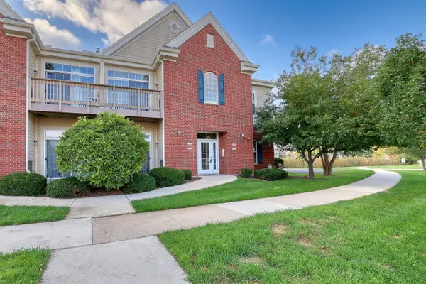 2561 W Colonial Woods DRIVE, Oak Creek, WI 53154