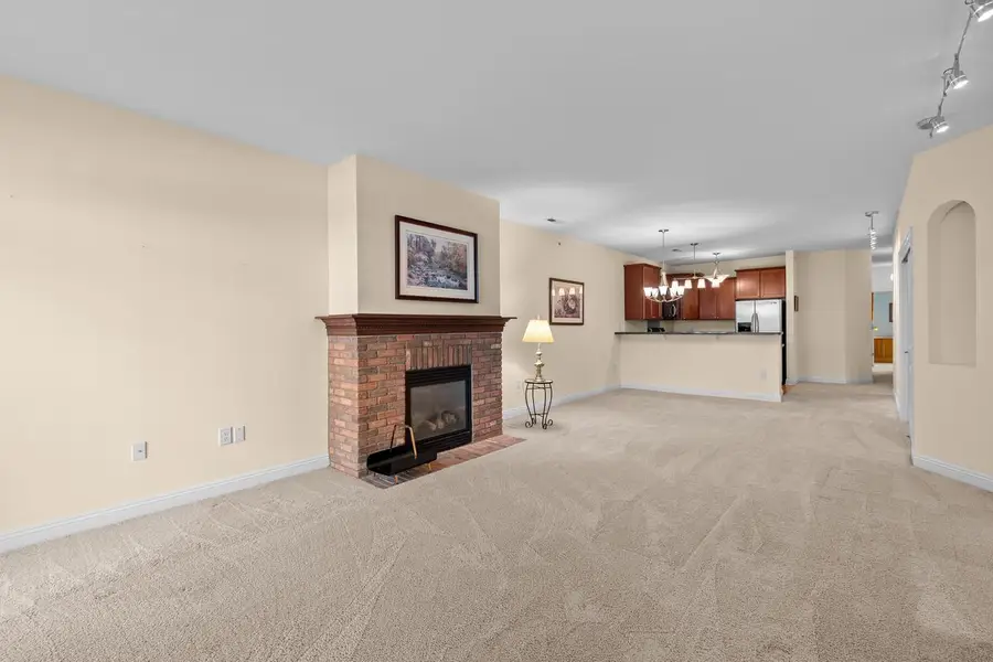 2561 W Colonial Woods DRIVE, Oak Creek, WI 53154 - #3