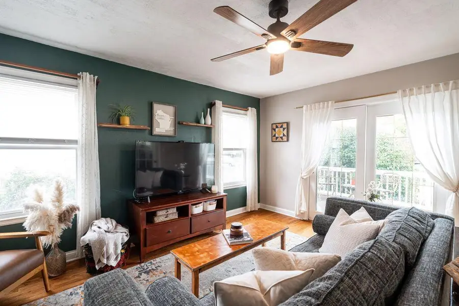 4433 S Nicholson AVENUE, Saint Francis, WI 53235 - #3