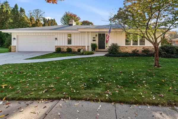 W60N892 Arbor DRIVE, Cedarburg, WI 53012