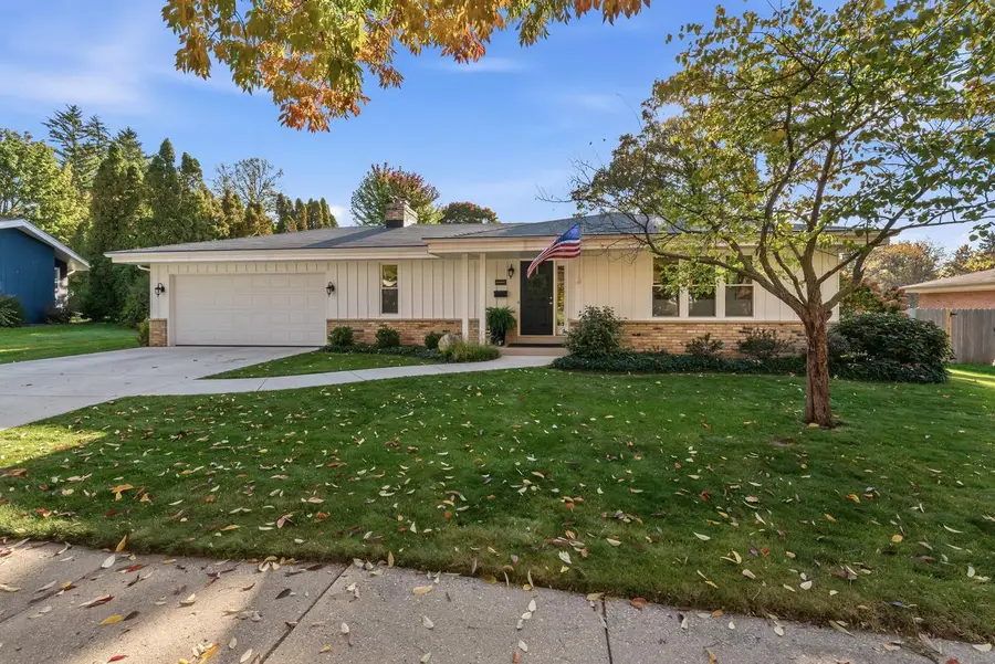 W60N892 Arbor DRIVE, Cedarburg, WI 53012 - #2