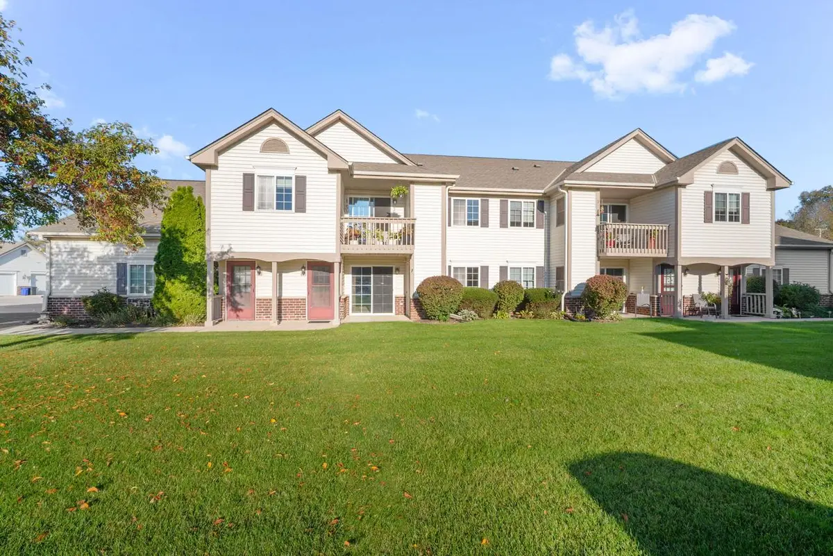 516 Pewaukee ROAD #C, Pewaukee, WI 53072 - #1