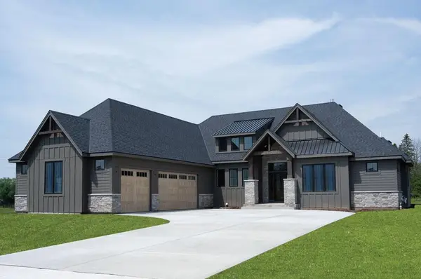 12825 N Blue Jay LANE, Mequon, WI 53097