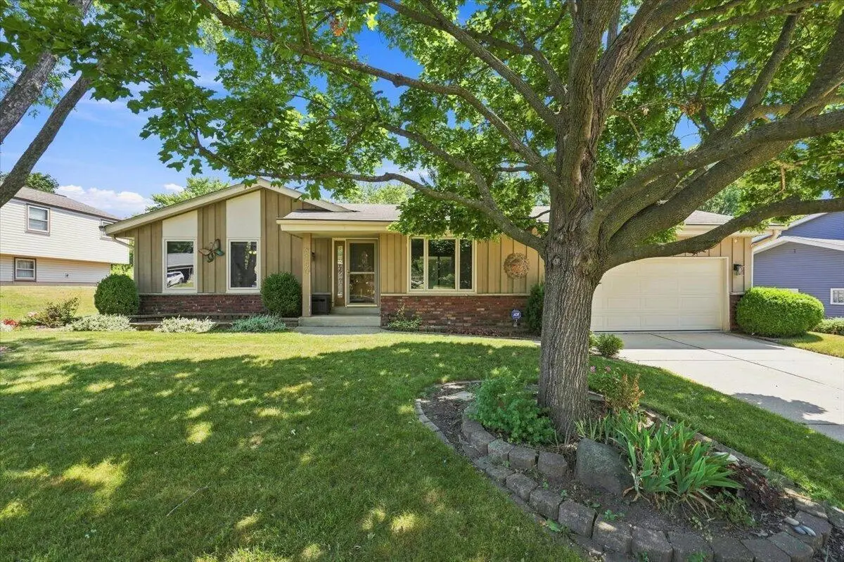 8150 S 58th STREET, Franklin, WI 53132 - #1