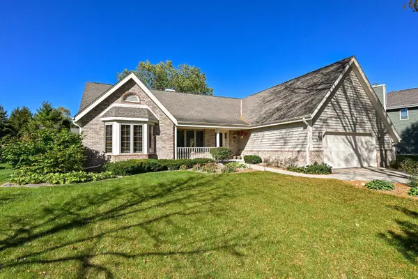 8752 W Willow Pointe PARKWAY, Franklin, WI 53132
