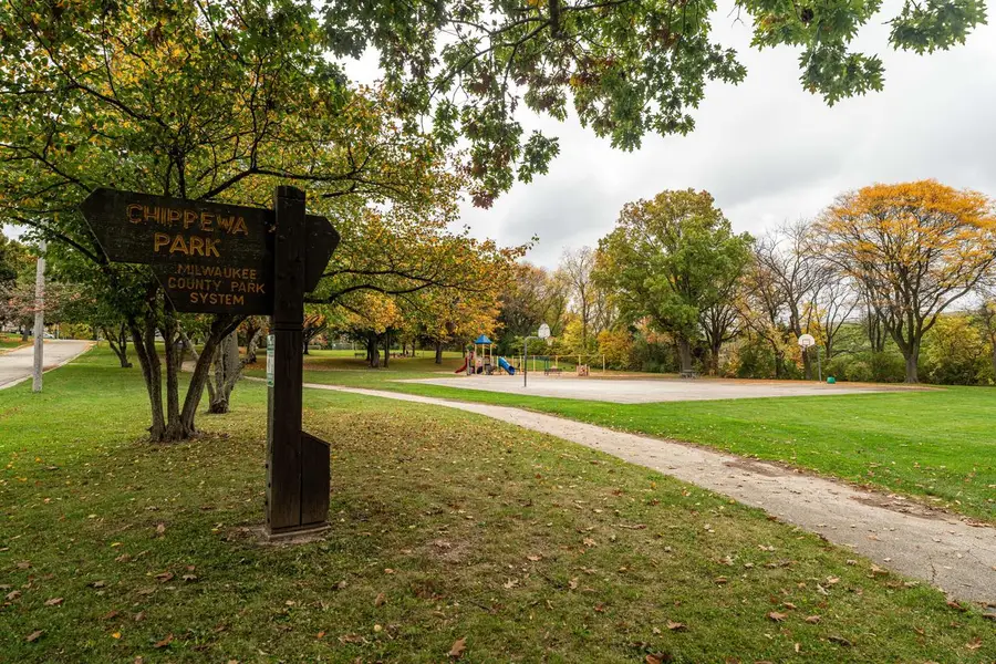 11406 W Park Hill AVENUE, Milwaukee, WI 53226 - #2