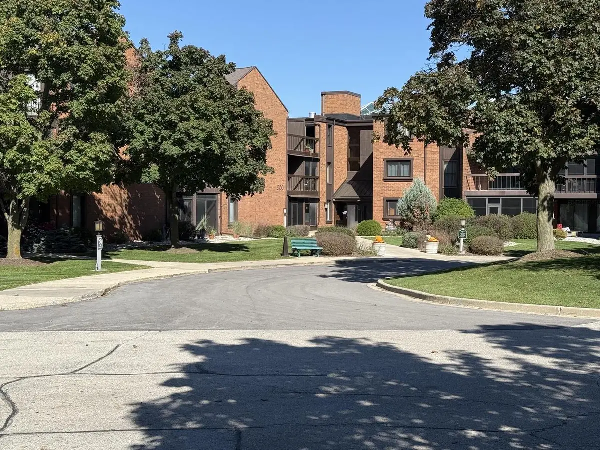 6100 W Stone Hedge DRIVE #c245, Greenfield, WI 53220 - #1