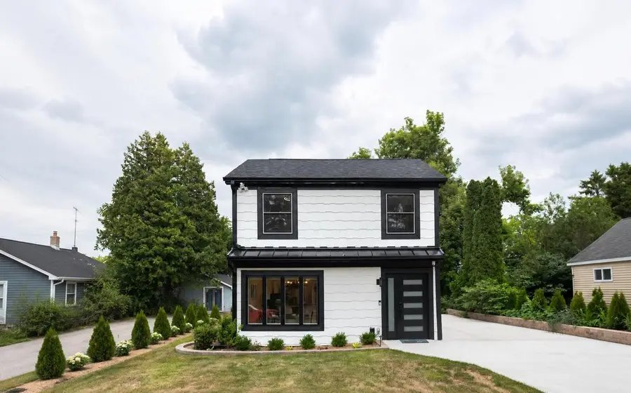 3159 E Barry DRIVE, Lyons, WI 53147 - #2