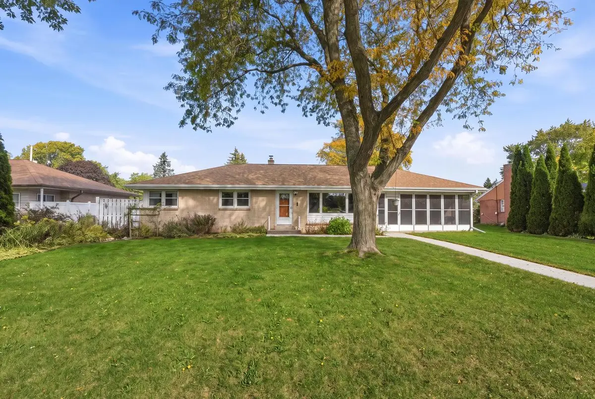 3344 W Edgerton AVENUE, Greenfield, WI 53221 - #1