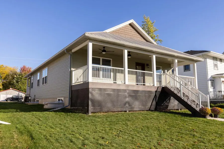 1208 Kilbourn Ave, Tomah, WI 54660 - #2
