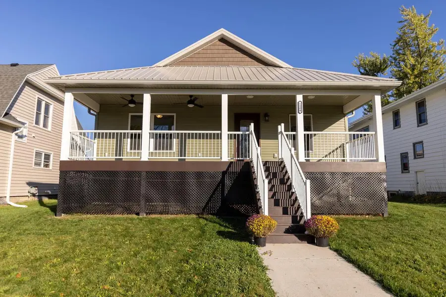 1208 Kilbourn Ave, Tomah, WI 54660 - #3