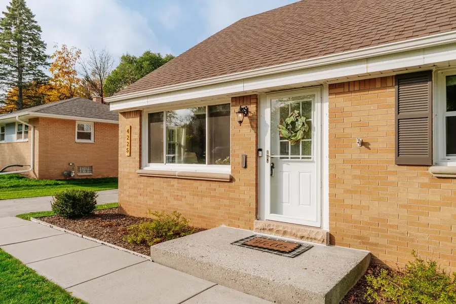 4225 N 95th STREET, Milwaukee, WI 53222 - #3