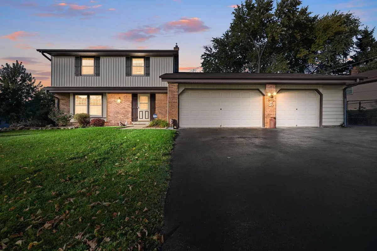 1700 Mohawk LANE, Waukesha, WI 53186 - #1