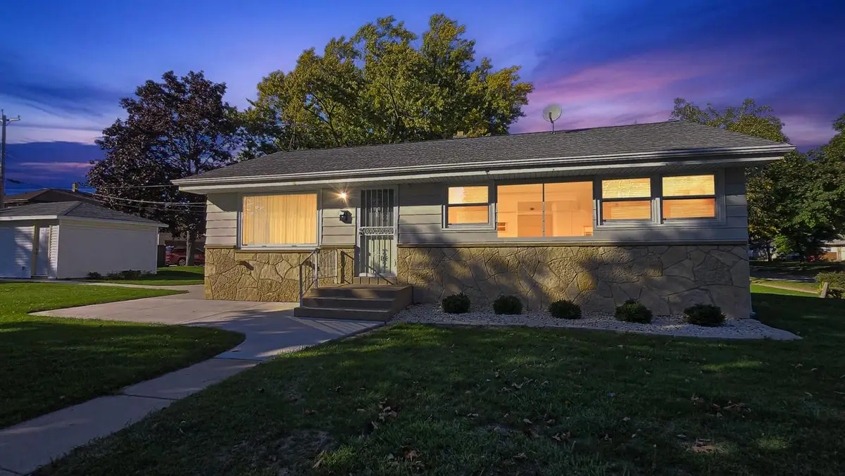 8300 W Marion STREET, Milwaukee, WI 53222 - #1