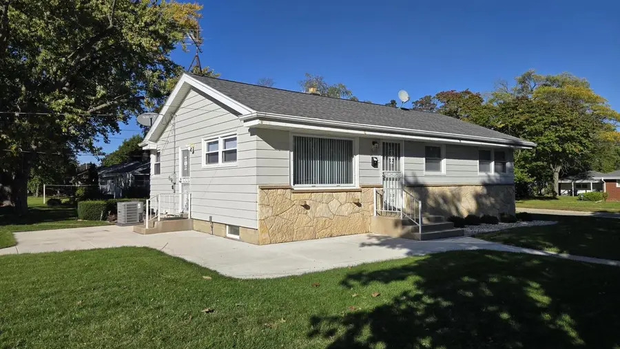 8300 W Marion STREET, Milwaukee, WI 53222 - #2