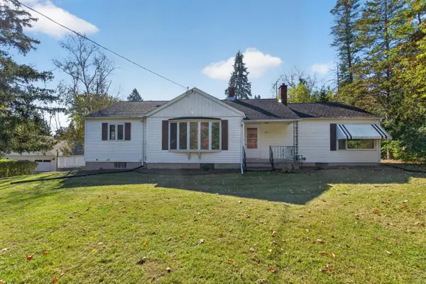 857 Riverview DRIVE, West Bend, WI 53095