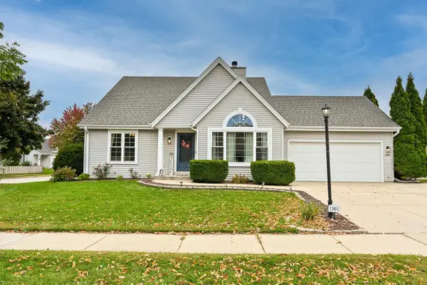 1901 Penhurst WAY, Waukesha, WI 53186