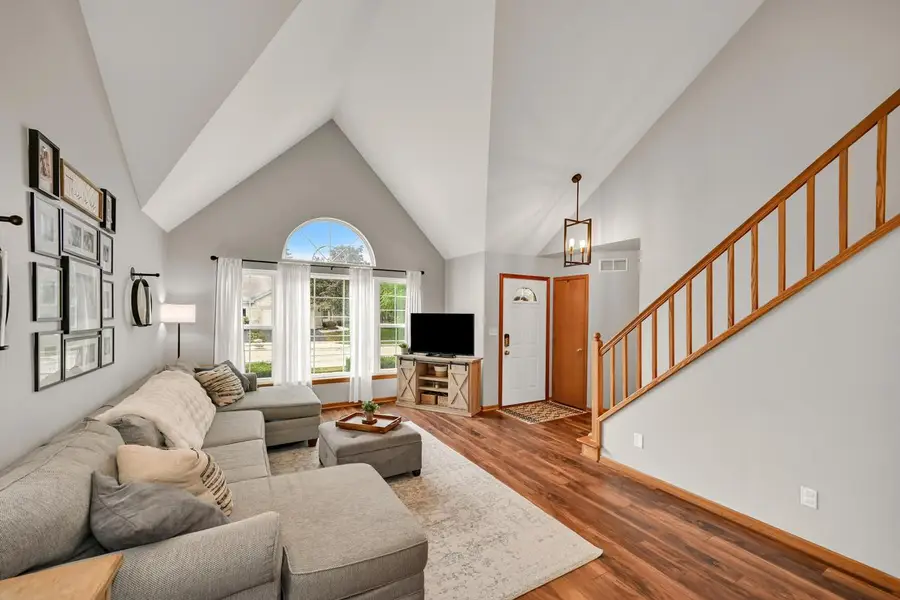 1901 Penhurst WAY, Waukesha, WI 53186 - #2