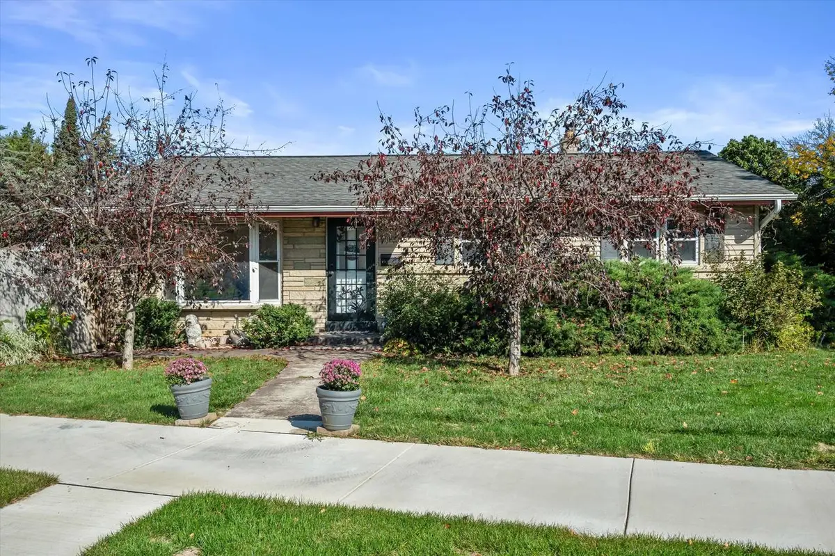 9810 W Lisbon AVENUE, Milwaukee, WI 53222 - #1