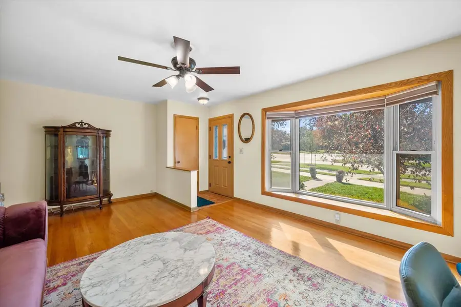 9810 W Lisbon AVENUE, Milwaukee, WI 53222 - #3