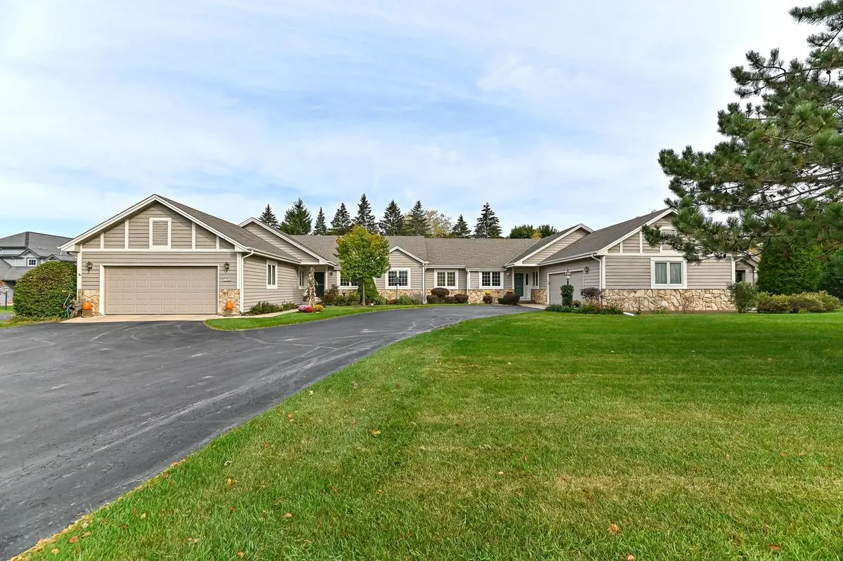 1426 Greenbrier LANE, Mequon, WI 53092 - #1