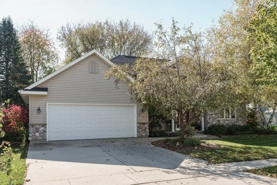 713 Willow Creek PARKWAY, Watertown, WI 53094 - #2
