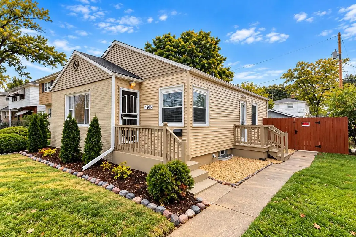 4806 W Hampton AVENUE, Milwaukee, WI 53218 - #1