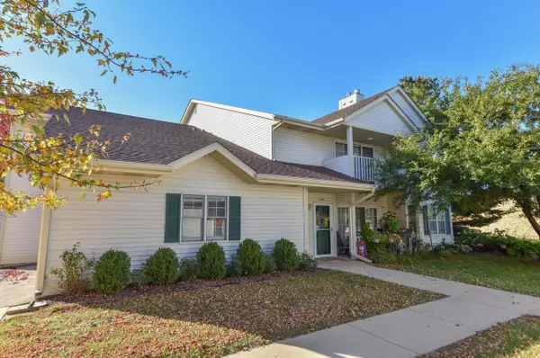 252 Bur Oak LANE #D, Grafton, WI 53024