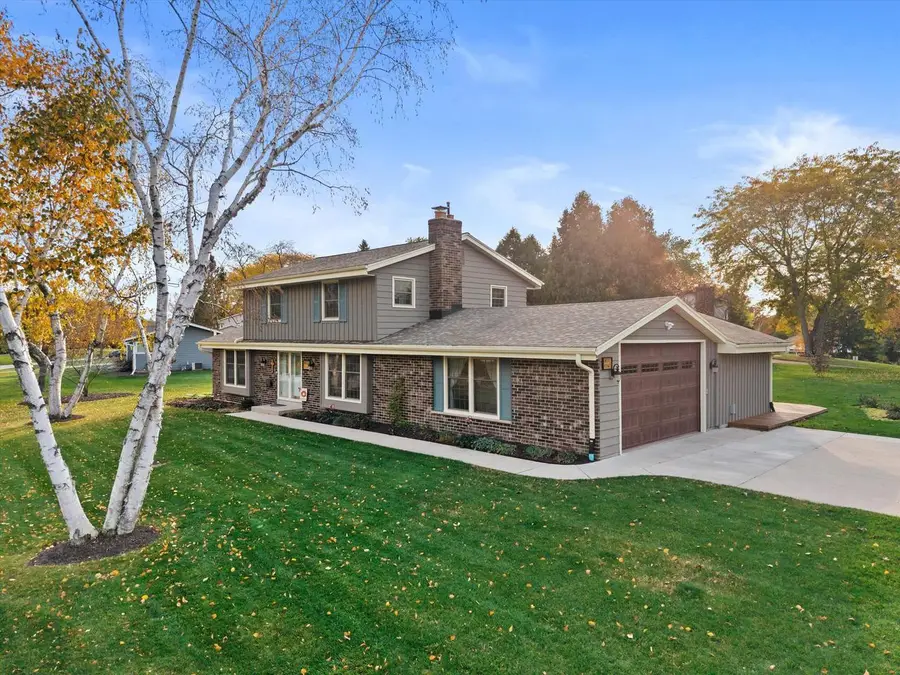W332N5543 Linden CIRCLE W, Nashotah, WI 53058 - #2