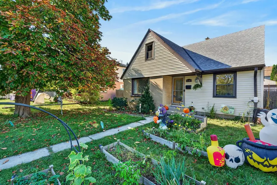 6166 W Kinnickinnic River PARKWAY, Milwaukee, WI 53219 - #2