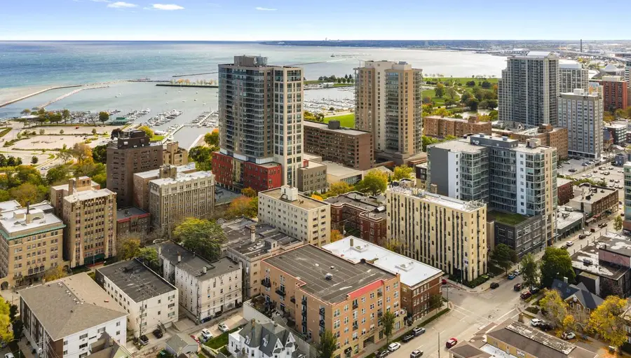 1714 E Kane PLACE #I, Milwaukee, WI 53202 - #2