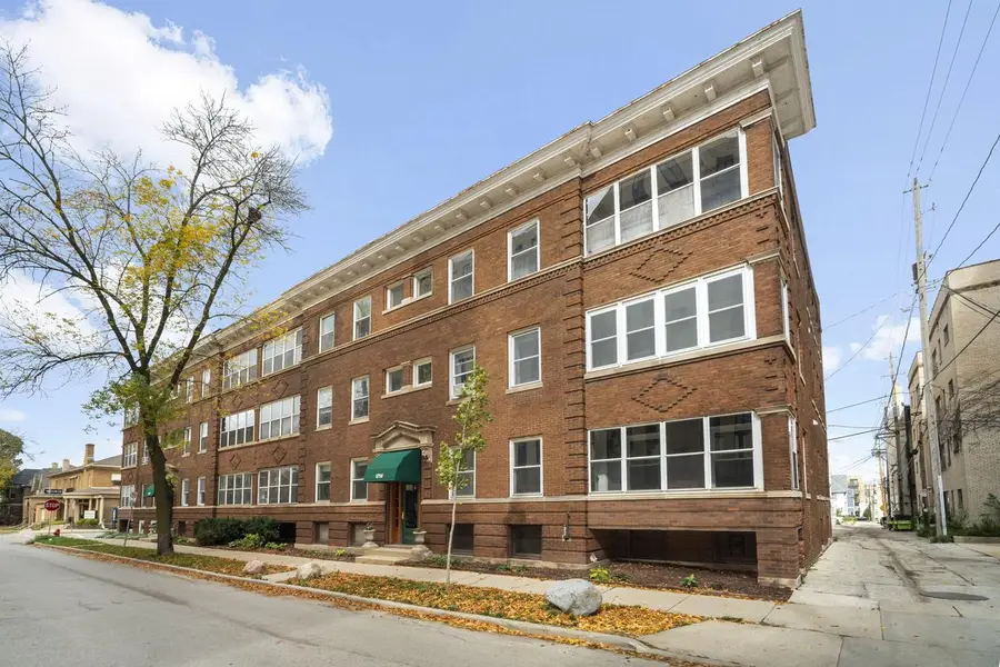 1714 E Kane PLACE #I, Milwaukee, WI 53202 - #3